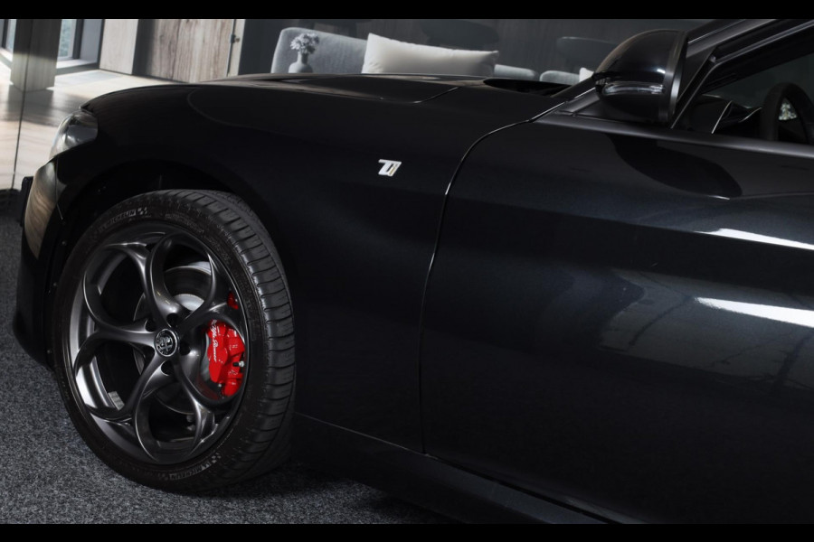 Alfa Romeo Giulia 2.0 T GME AWD Ti 280 Pk / FACELIFT / Aut / Navi / Camera / Memory / Acc / Lane Assist / Led / 19 Inch