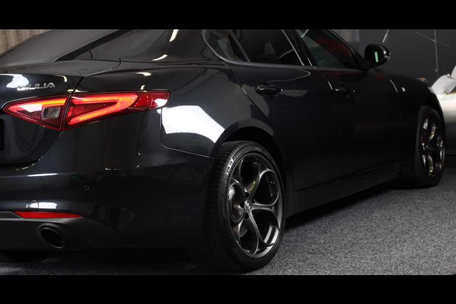 Alfa Romeo Giulia 2.0 T GME AWD Ti 280 Pk / FACELIFT / Aut / Navi / Camera / Memory / Acc / Lane Assist / Led / 19 Inch