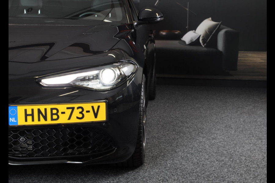 Alfa Romeo Giulia 2.0 T GME AWD Ti 280 Pk / FACELIFT / Aut / Navi / Camera / Memory / Acc / Lane Assist / Led / 19 Inch