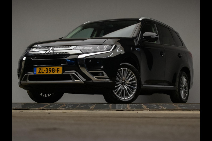Mitsubishi Outlander 2.4 PHEV Instyle Sport (APPLE CARPLAY,NAVI,STOELVERWARMING,CAMERA,PDC,LEDER,KEYLESS,CRUISE,GETINT,LM VELGEN)