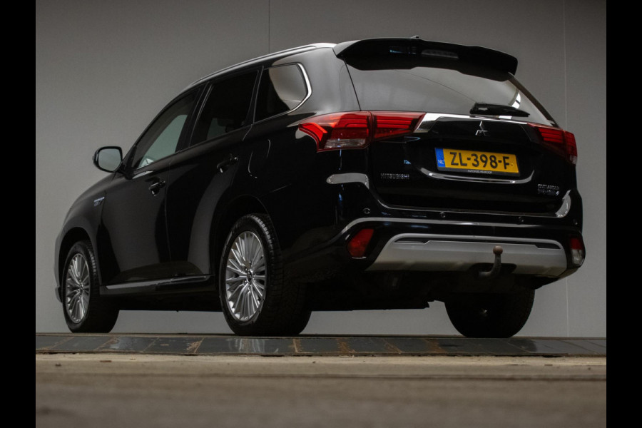 Mitsubishi Outlander 2.4 PHEV Instyle Sport (APPLE CARPLAY,NAVI,STOELVERWARMING,CAMERA,PDC,LEDER,KEYLESS,CRUISE,GETINT,LM VELGEN)