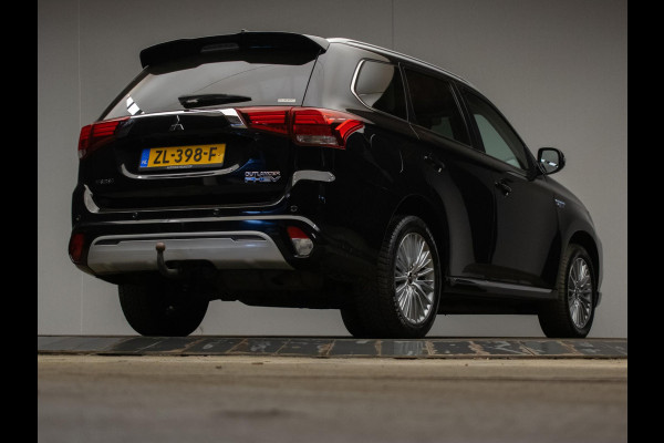 Mitsubishi Outlander 2.4 PHEV Instyle Sport (APPLE CARPLAY,NAVI,STOELVERWARMING,CAMERA,PDC,LEDER,KEYLESS,CRUISE,GETINT,LM VELGEN)