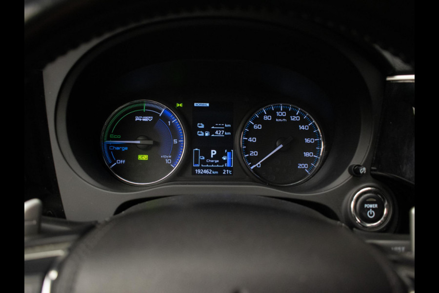 Mitsubishi Outlander 2.4 PHEV Instyle Sport (APPLE CARPLAY,NAVI,STOELVERWARMING,CAMERA,PDC,LEDER,KEYLESS,CRUISE,GETINT,LM VELGEN)
