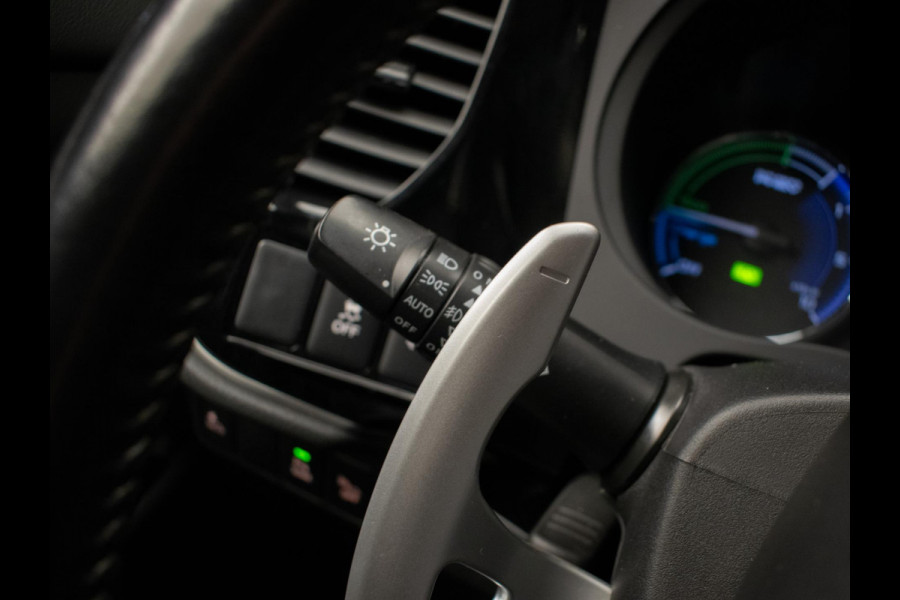 Mitsubishi Outlander 2.4 PHEV Instyle Sport (APPLE CARPLAY,NAVI,STOELVERWARMING,CAMERA,PDC,LEDER,KEYLESS,CRUISE,GETINT,LM VELGEN)