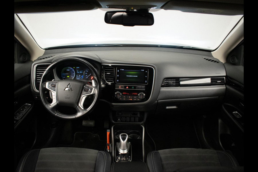 Mitsubishi Outlander 2.4 PHEV Instyle Sport (APPLE CARPLAY,NAVI,STOELVERWARMING,CAMERA,PDC,LEDER,KEYLESS,CRUISE,GETINT,LM VELGEN)