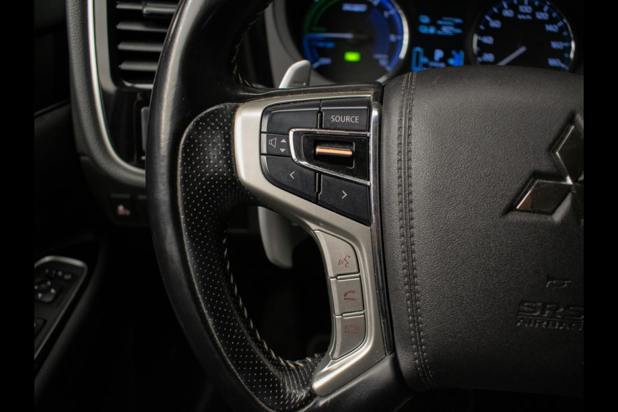 Mitsubishi Outlander 2.4 PHEV Instyle Sport (APPLE CARPLAY,NAVI,STOELVERWARMING,CAMERA,PDC,LEDER,KEYLESS,CRUISE,GETINT,LM VELGEN)