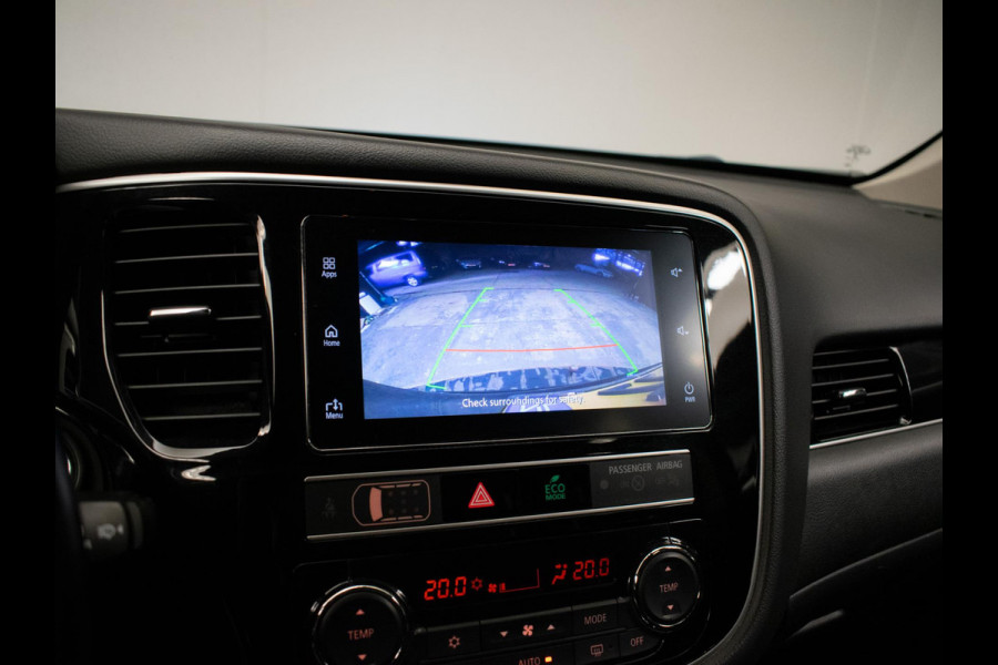 Mitsubishi Outlander 2.4 PHEV Instyle Sport (APPLE CARPLAY,NAVI,STOELVERWARMING,CAMERA,PDC,LEDER,KEYLESS,CRUISE,GETINT,LM VELGEN)