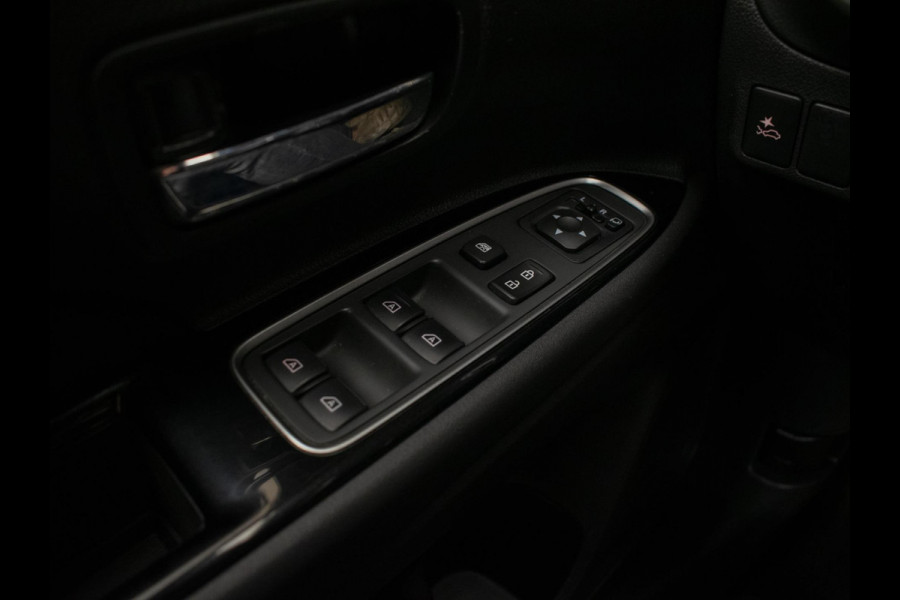 Mitsubishi Outlander 2.4 PHEV Instyle Sport (APPLE CARPLAY,NAVI,STOELVERWARMING,CAMERA,PDC,LEDER,KEYLESS,CRUISE,GETINT,LM VELGEN)