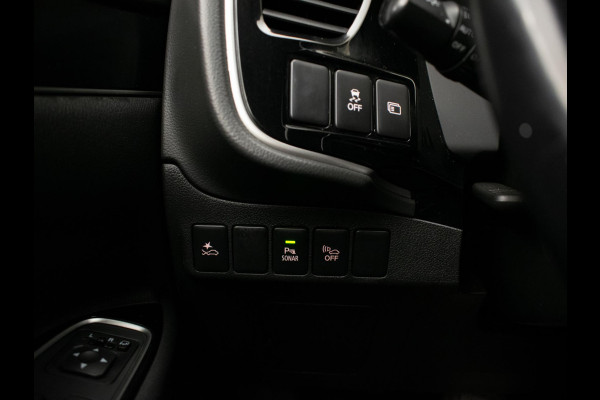 Mitsubishi Outlander 2.4 PHEV Instyle Sport (APPLE CARPLAY,NAVI,STOELVERWARMING,CAMERA,PDC,LEDER,KEYLESS,CRUISE,GETINT,LM VELGEN)