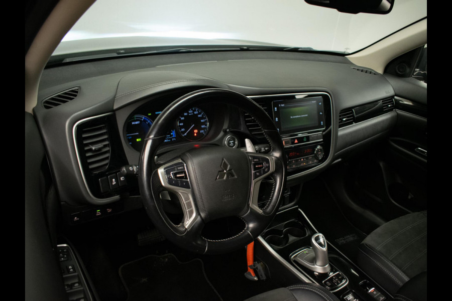 Mitsubishi Outlander 2.4 PHEV Instyle Sport (APPLE CARPLAY,NAVI,STOELVERWARMING,CAMERA,PDC,LEDER,KEYLESS,CRUISE,GETINT,LM VELGEN)