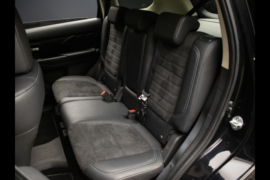 Mitsubishi Outlander 2.4 PHEV Instyle Sport (APPLE CARPLAY,NAVI,STOELVERWARMING,CAMERA,PDC,LEDER,KEYLESS,CRUISE,GETINT,LM VELGEN)