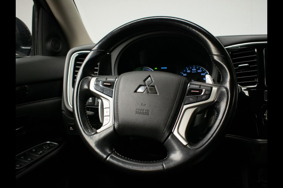 Mitsubishi Outlander 2.4 PHEV Instyle Sport (APPLE CARPLAY,NAVI,STOELVERWARMING,CAMERA,PDC,LEDER,KEYLESS,CRUISE,GETINT,LM VELGEN)