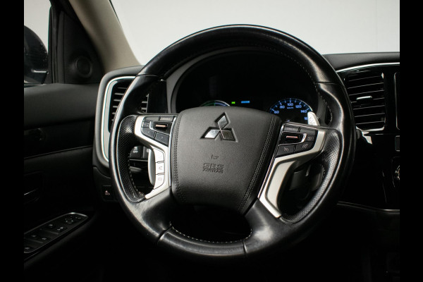 Mitsubishi Outlander 2.4 PHEV Instyle Sport (APPLE CARPLAY,NAVI,STOELVERWARMING,CAMERA,PDC,LEDER,KEYLESS,CRUISE,GETINT,LM VELGEN)