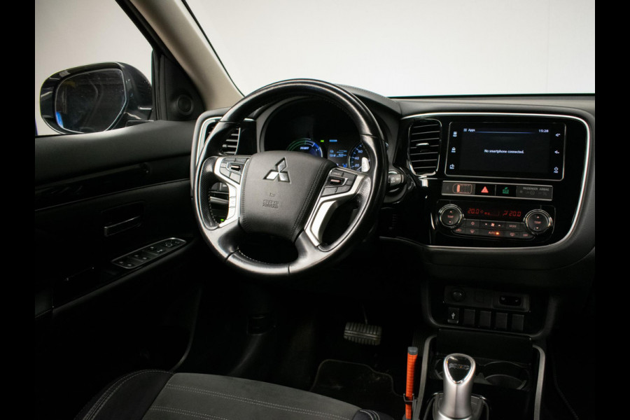 Mitsubishi Outlander 2.4 PHEV Instyle Sport (APPLE CARPLAY,NAVI,STOELVERWARMING,CAMERA,PDC,LEDER,KEYLESS,CRUISE,GETINT,LM VELGEN)