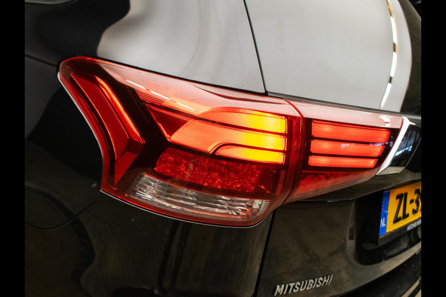 Mitsubishi Outlander 2.4 PHEV Instyle Sport (APPLE CARPLAY,NAVI,STOELVERWARMING,CAMERA,PDC,LEDER,KEYLESS,CRUISE,GETINT,LM VELGEN)