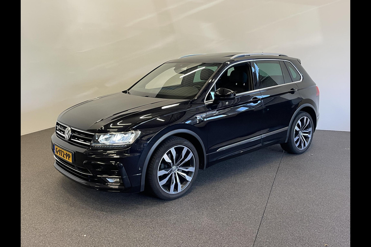 Volkswagen Tiguan 2.0 TSI 4Motion R-line Highline Business Panoramadak Trekhaak Navigatie Apple Carplay/Android Auto Camera Parkeersensoren Adaptive Cruise Control Stoelverwarming Elektrische achterklep Leder Climate Control Volkswagen Tiguan 2.0 TSI 4Motion R-line Highline Business Panoramadak Trekhaak Navigatie Apple Carplay/Android Auto Camera Parkeersensoren Adaptive Cruise Control Stoelverwarming Elektrische achterklep Leder Climate Control