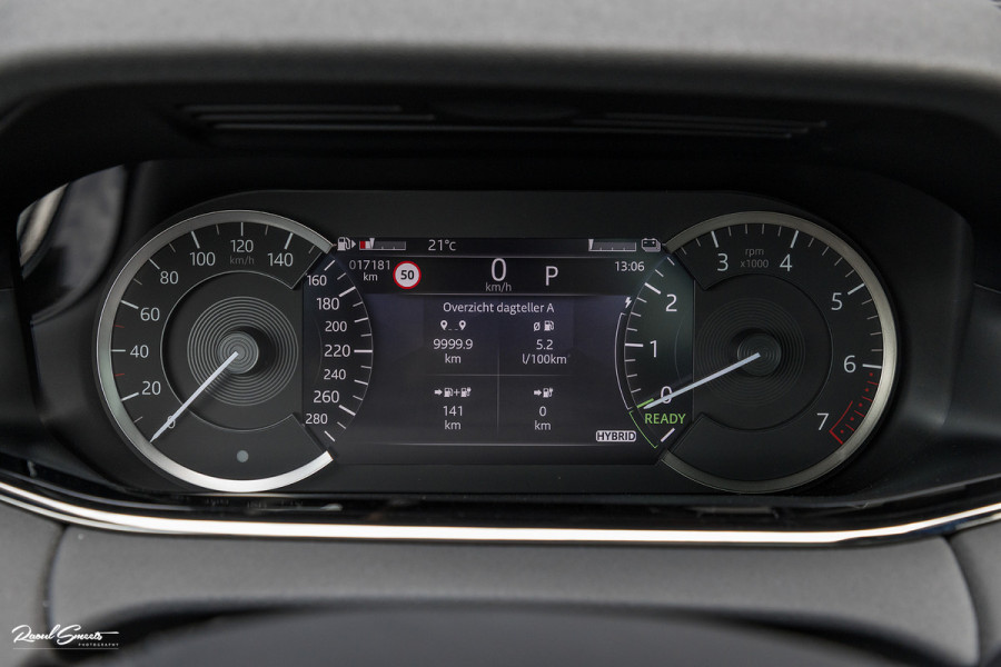 Land Rover Range Rover Evoque 1.5 P300e AWD R-Dynamic SE | Adaptieve cruise | Zwenkbare trekhaak | Premium audio | Apple carplay |