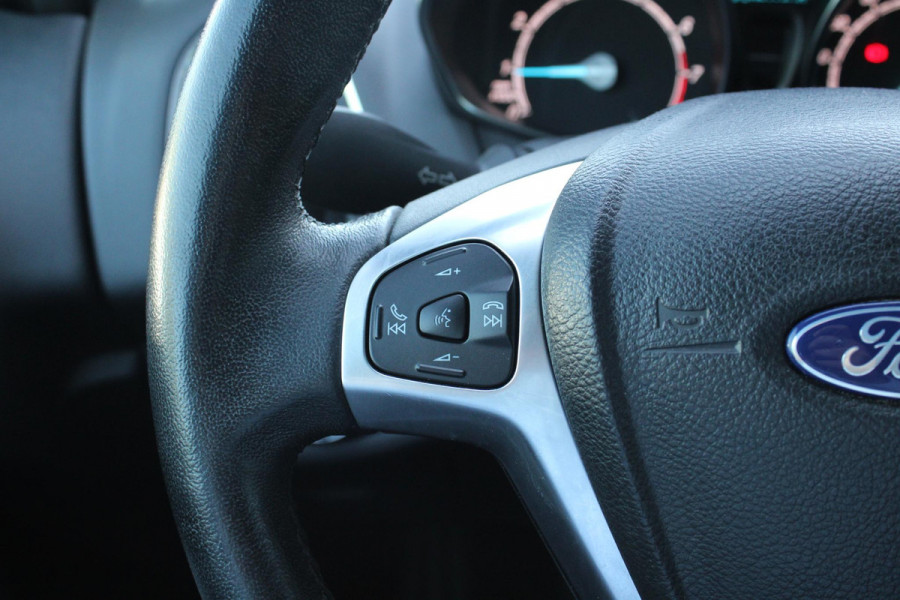 Ford B-MAX 1.0 EcoBoost Titanium | Trekhaak | Climate Control | Cruise Control | Camera | Lichtmetalen Velgen |