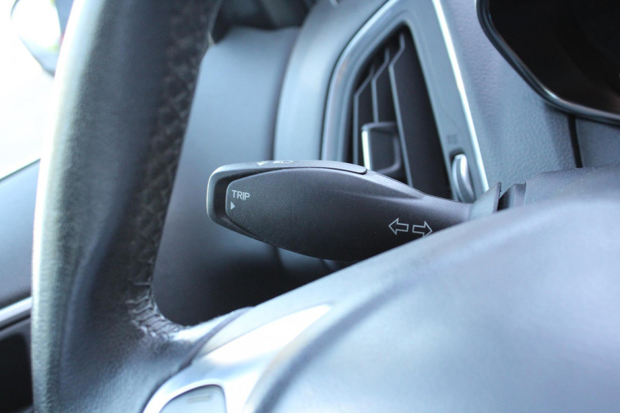 Ford B-MAX 1.0 EcoBoost Titanium | Trekhaak | Climate Control | Cruise Control | Camera | Lichtmetalen Velgen |