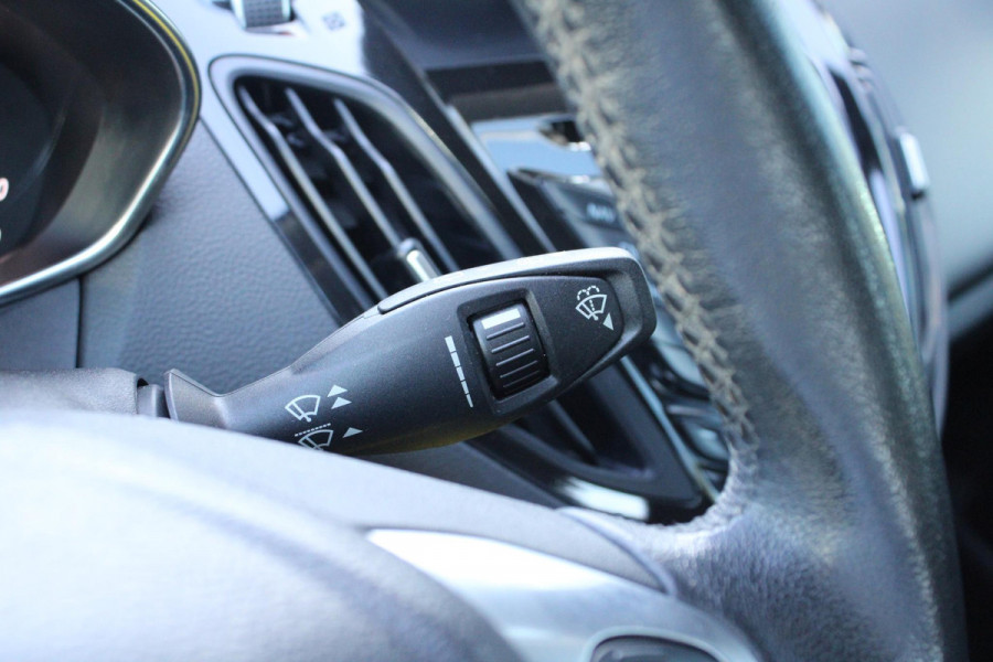 Ford B-MAX 1.0 EcoBoost Titanium | Trekhaak | Climate Control | Cruise Control | Camera | Lichtmetalen Velgen |