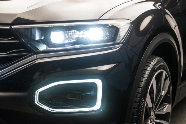 Volkswagen T-Roc 1.0 TSI Style Sport [ Virtual Full LED 19 Inch R Line Velgen Trekhaak Camera Carplay Adaptive Cruise Stoelverw ]