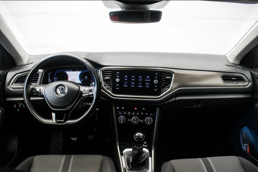 Volkswagen T-Roc 1.0 TSI Style Sport [ Virtual Full LED 19 Inch R Line Velgen Trekhaak Camera Carplay Adaptive Cruise Stoelverw ]
