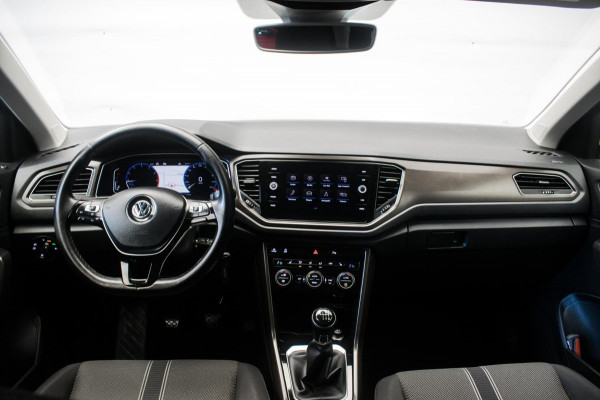 Volkswagen T-Roc 1.0 TSI Style Sport [ Virtual Full LED 19 Inch R Line Velgen Trekhaak Camera Carplay Adaptive Cruise Stoelverw ]