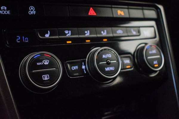 Volkswagen T-Roc 1.0 TSI Style Sport [ Virtual Full LED 19 Inch R Line Velgen Trekhaak Camera Carplay Adaptive Cruise Stoelverw ]