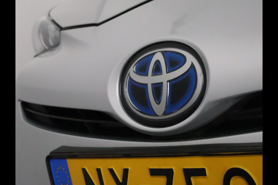 Toyota Prius 1.8 Dynamic Sport | 1e eigenaar | Dealer onderhouden | Stoelverwarming |