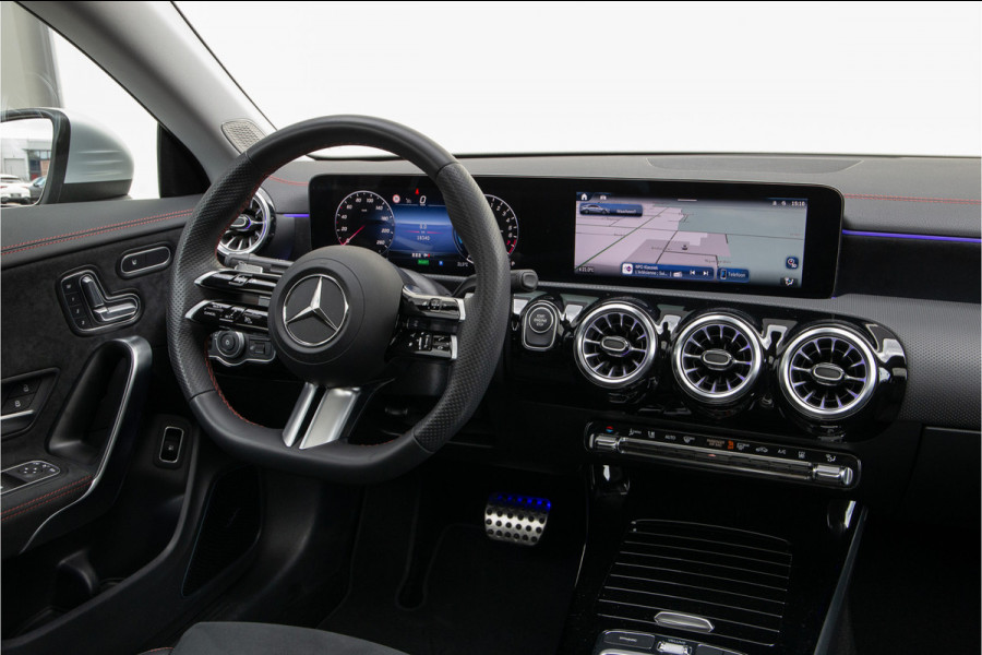 Mercedes-Benz CLA-Klasse 250 e AMG Facelift, Panorama, Burmester, Memory, Sfeerverlichting, Hybrid 2024