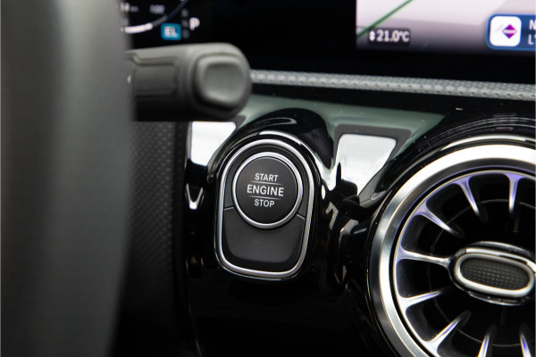 Mercedes-Benz CLA-Klasse 250 e AMG Facelift, Panorama, Burmester, Memory, Sfeerverlichting, Hybrid 2024