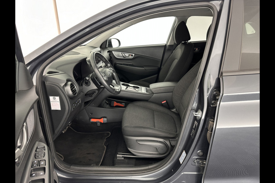 Hyundai Kona EV Fashion 64 kWh [ 3-Fase ] (INCL.BTW) *ADAPTIVE-CRUISE | NAVI-FULLMAP | KEYLESS | CAMERA | KRELL-AUDIO | COMFORT-SEATS | COMFORT-SEATS | PDC | 17''ALU*