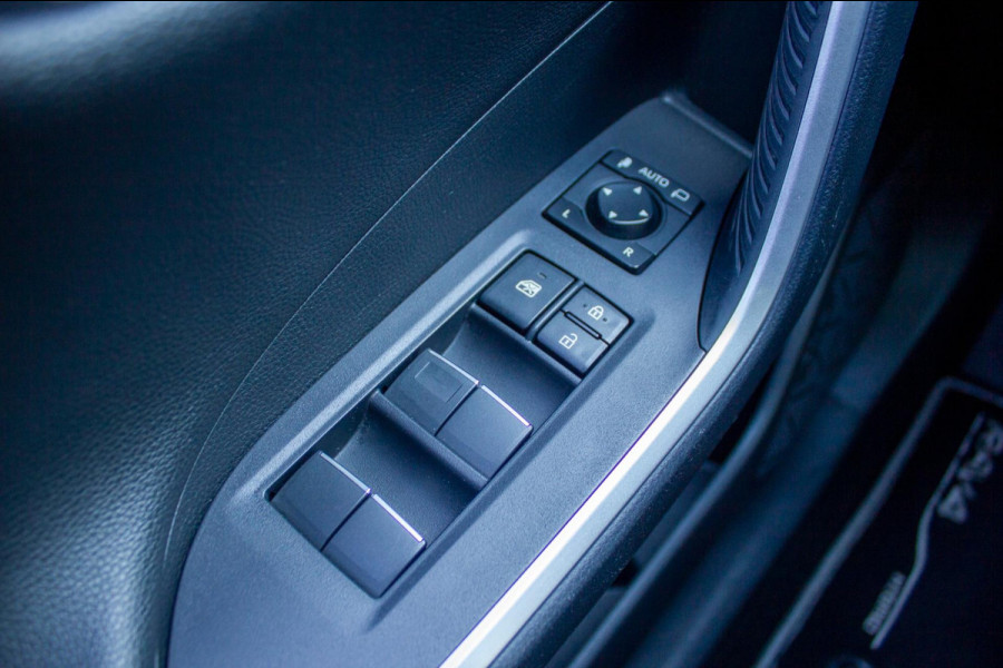 Toyota RAV4 2.5 Hybrid AWD Bi-Tone | Prijs rijklaar incl. 12 mnd garantie|Bluetooth LMV Trekhaak Blindspot Panodak Carplay Keyless