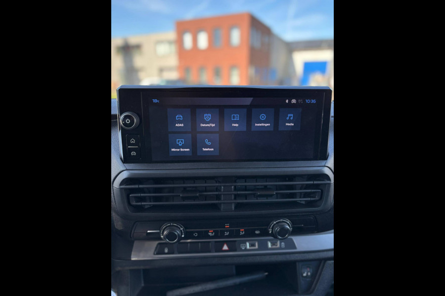 Peugeot Expert 145 PK 2.0 S&S L3 AUTOMAAT NIEUW MODEL WINTERPAKKET TREKHAAK CLIMATRONIC CAMERA LED DIGITAAL DISPLAY BETIMMERING STANDKACHEL