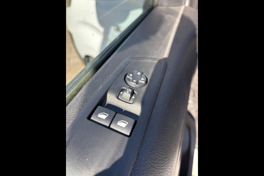 Peugeot Expert 145 PK 2.0 S&S L3 AUTOMAAT NIEUW MODEL WINTERPAKKET TREKHAAK CLIMATRONIC CAMERA LED DIGITAAL DISPLAY BETIMMERING STANDKACHEL