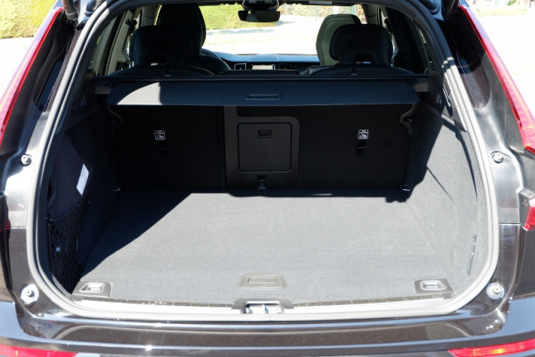 Volvo XC60 2.0 T6 AWD PHEV Long Range Ultra Black Ed Massage/Luchtvering/Pa