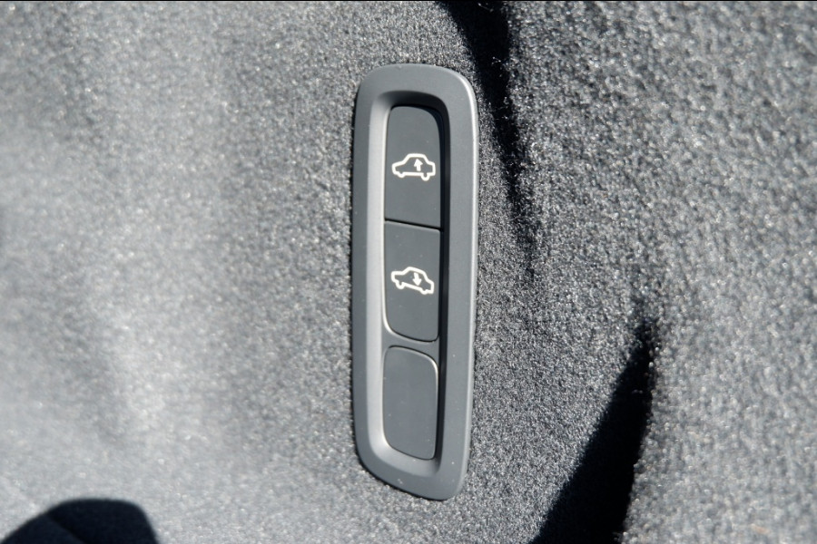 Volvo XC60 2.0 T6 AWD PHEV Long Range Ultra Black Ed Massage/Luchtvering/Pa