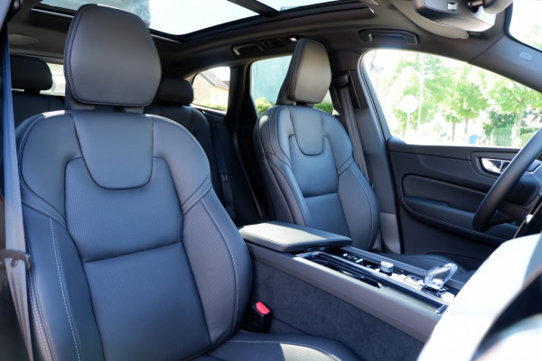 Volvo XC60 2.0 T6 AWD PHEV Long Range Ultra Black Ed Massage/Luchtvering/Pa