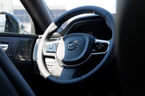 Volvo XC60 2.0 T6 AWD PHEV Long Range Ultra Black Ed Massage/Luchtvering/Pa