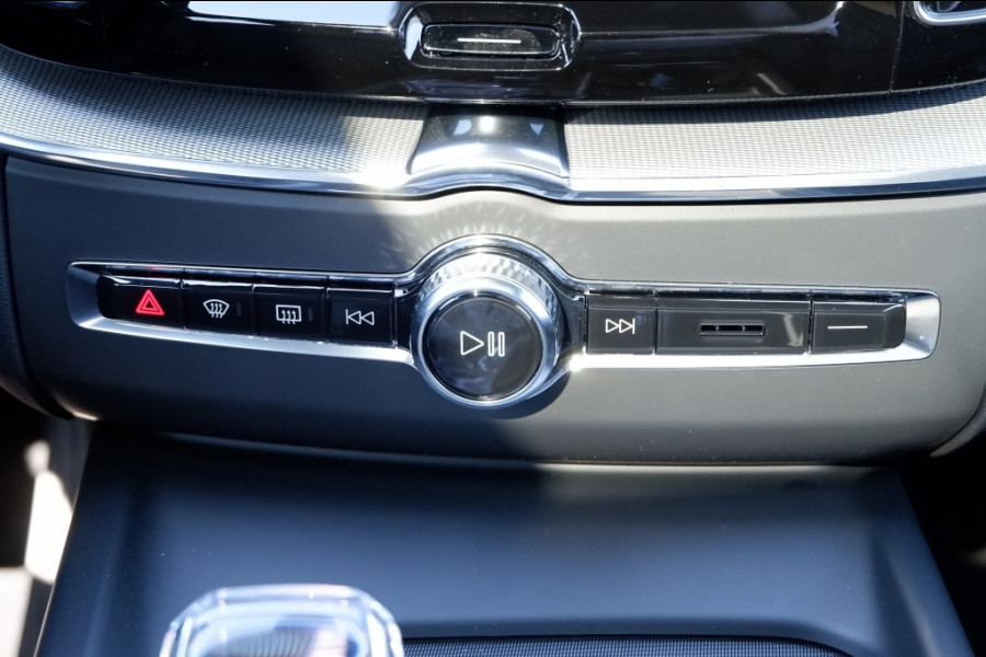 Volvo XC60 2.0 T6 AWD PHEV Long Range Ultra Black Ed Massage/Luchtvering/Pa