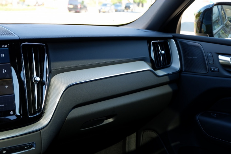 Volvo XC60 2.0 T6 AWD PHEV Long Range Ultra Black Ed Massage/Luchtvering/Pa