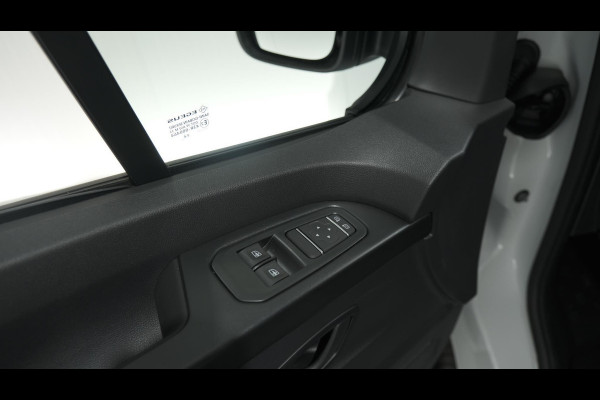 Renault Trafic 2.0 dCi 150 T30 L2H1 Comfort | Navigatie | Vloerplaat | Airco | Parkeersensoren | Apple Carplay