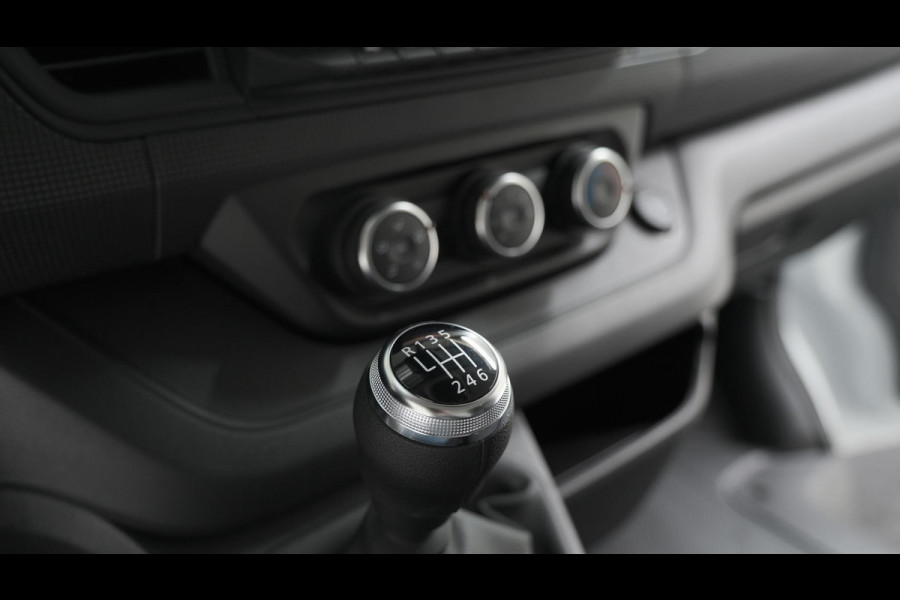 Renault Trafic 2.0 dCi 150 T30 L2H1 Comfort | Navigatie | Vloerplaat | Airco | Parkeersensoren | Apple Carplay