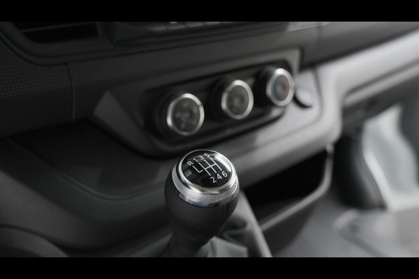 Renault Trafic 2.0 dCi 150 T30 L2H1 Comfort | Navigatie | Vloerplaat | Airco | Parkeersensoren | Apple Carplay