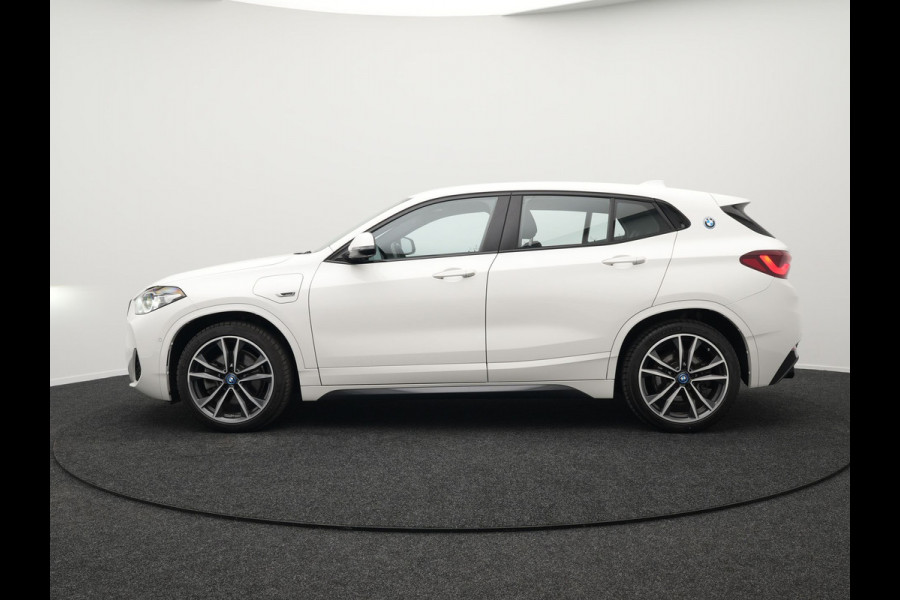 BMW X2 xDrive25e M Sport Plug In Hybrid 220pk Dealer O.H PHEV | Adaptive Cruise | Head Up | Lederen Sportstoelen | Camera | 19"L.M | Apple Carplay | Sfeerverlichting | Stuurverwarming |