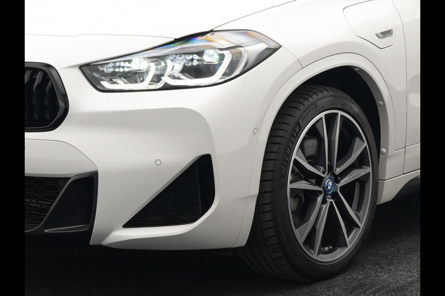 BMW X2 xDrive25e M Sport Plug In Hybrid 220pk Dealer O.H PHEV | Adaptive Cruise | Head Up | Lederen Sportstoelen | Camera | 19"L.M | Apple Carplay | Sfeerverlichting | Stuurverwarming |
