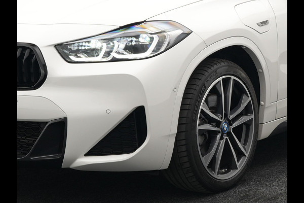 BMW X2 xDrive25e M Sport Plug In Hybrid 220pk Dealer O.H PHEV | Adaptive Cruise | Head Up | Lederen Sportstoelen | Camera | 19"L.M | Apple Carplay | Sfeerverlichting | Stuurverwarming |