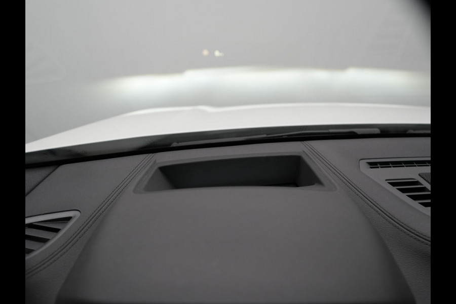 BMW X2 xDrive25e M Sport Plug In Hybrid 220pk Dealer O.H PHEV | Adaptive Cruise | Head Up | Lederen Sportstoelen | Camera | 19"L.M | Apple Carplay | Sfeerverlichting | Stuurverwarming |