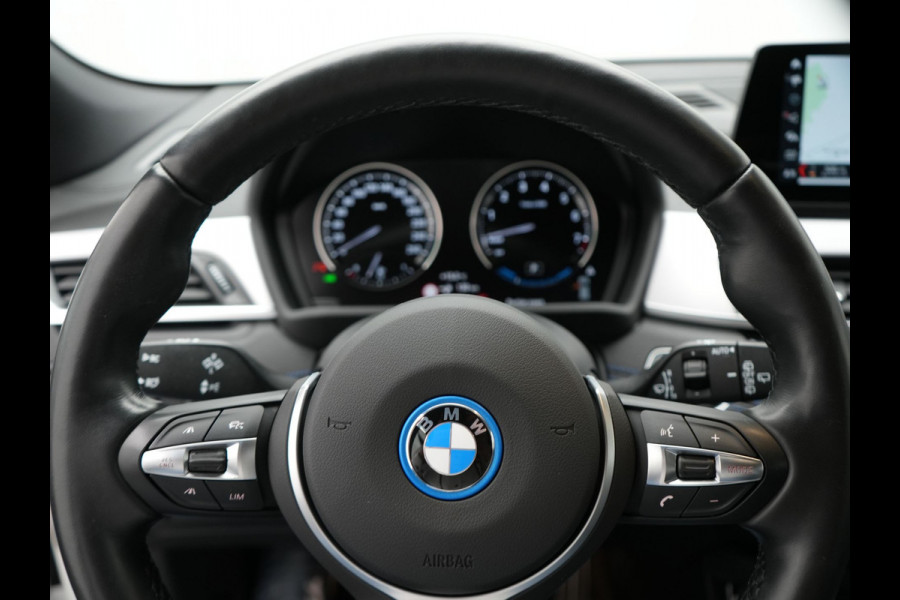 BMW X2 xDrive25e M Sport Plug In Hybrid 220pk Dealer O.H PHEV | Adaptive Cruise | Head Up | Lederen Sportstoelen | Camera | 19"L.M | Apple Carplay | Sfeerverlichting | Stuurverwarming |