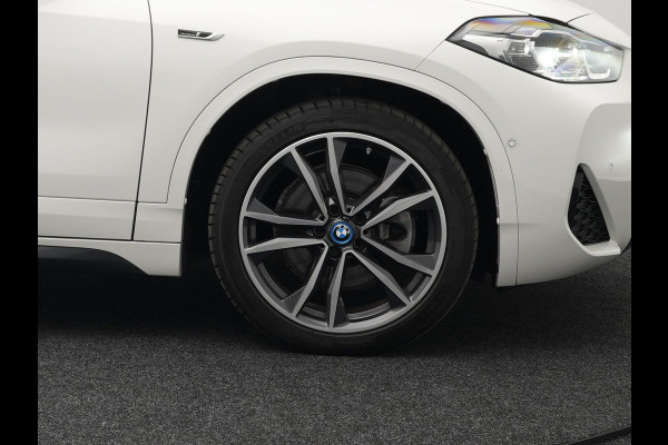 BMW X2 xDrive25e M Sport Plug In Hybrid 220pk Dealer O.H PHEV | Adaptive Cruise | Head Up | Lederen Sportstoelen | Camera | 19"L.M | Apple Carplay | Sfeerverlichting | Stuurverwarming |